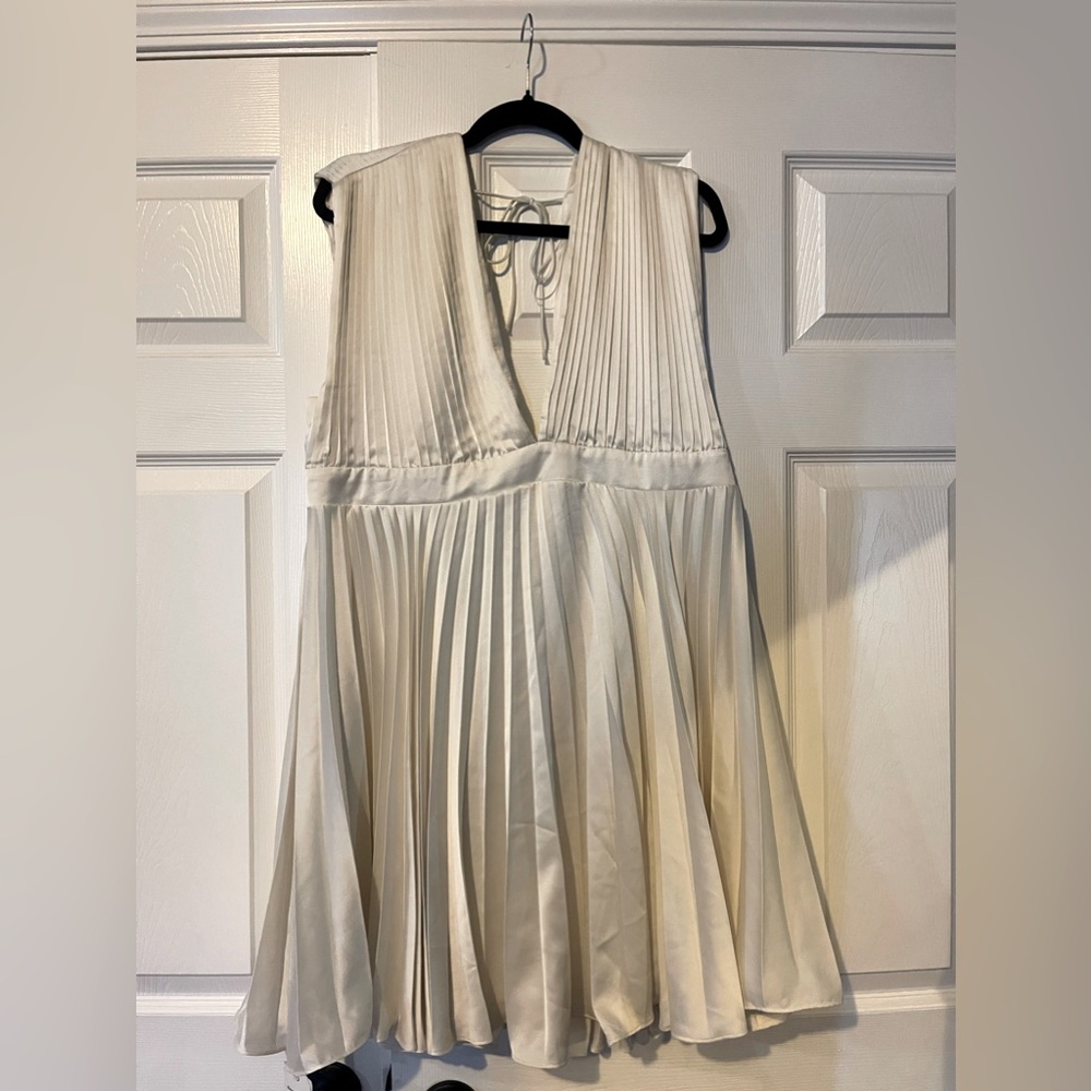 Abercrombie & Fitch Ivory Pleated Midi Dress